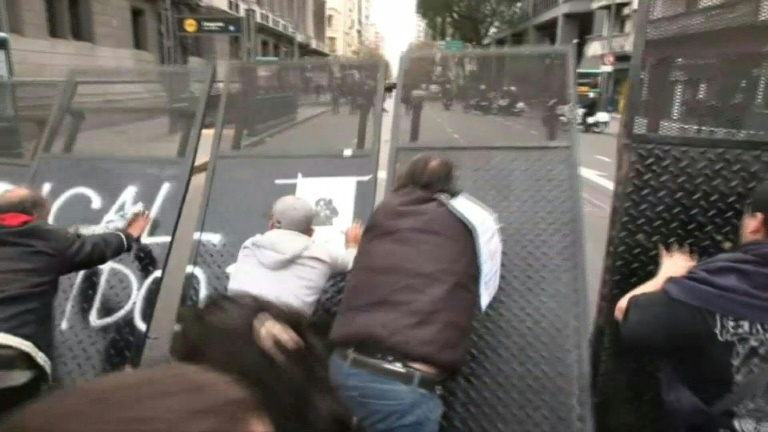 Argentine: sur les retraites, Milei marque un point au Parlement, malgré la rue