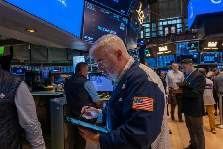 Wall Street termine en hausse, rassurée sur l'économie et l'inflation