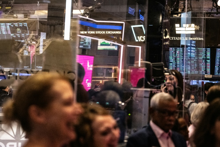 Wall Street ouvre en hausse, finalement enthousiasmée par la Fed