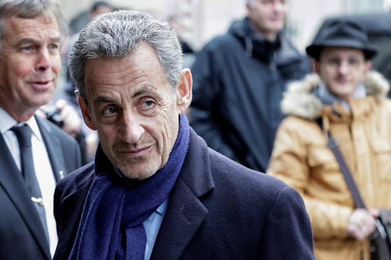 Sarkozy soutient Retailleau et tacle Barnier