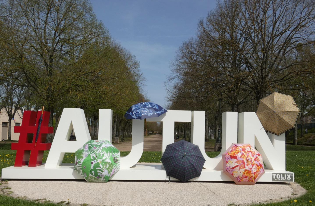 Production française et asiatique, l’équilibre des parapluies Neyrat