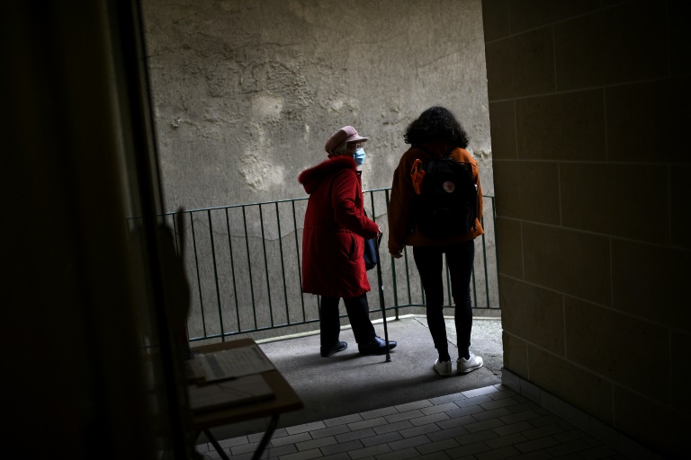 Près de la moitié des aidants de seniors évoquent un impact sur leur santé, selon une étude