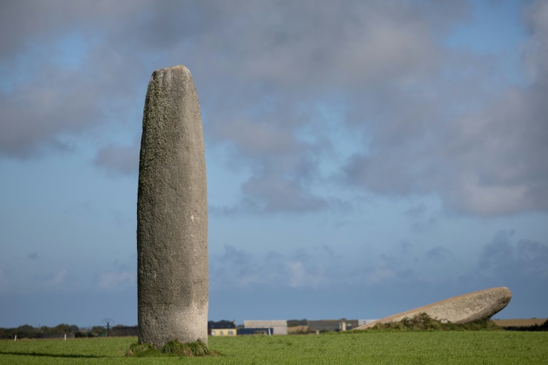 Bretagne: un projet de parc éolien bloqué par des menhirs