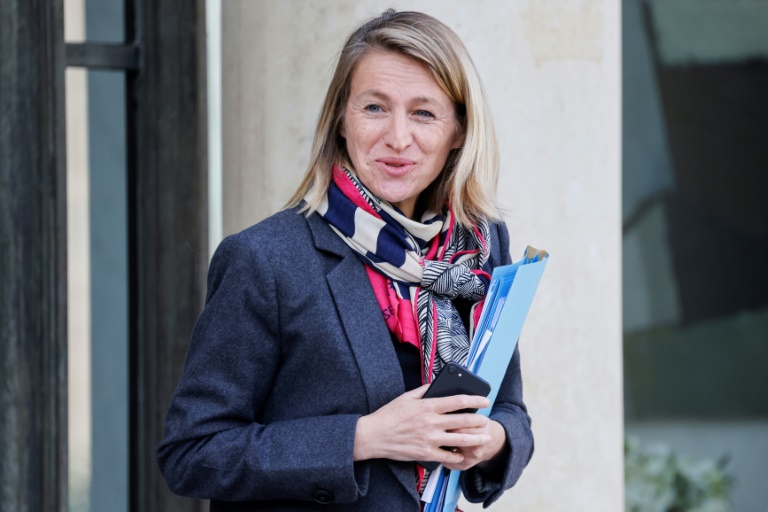 Exonérations de cotisations: le gouvernement veut récupérer 5 milliards d'euros en 2025 selon des sources syndicales