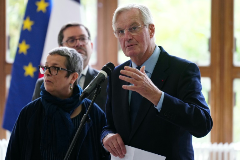 Minute de silence dans les collèges et lycées pour Samuel Paty et Dominique Bernard