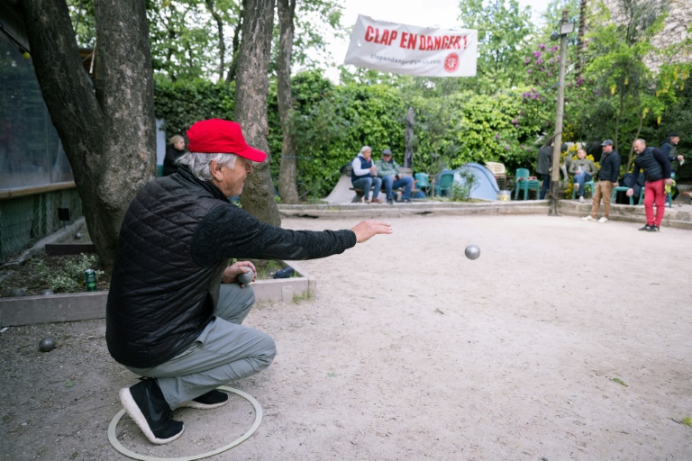 À Montmartre, expulsion en cours des boulistes du club de pétanque