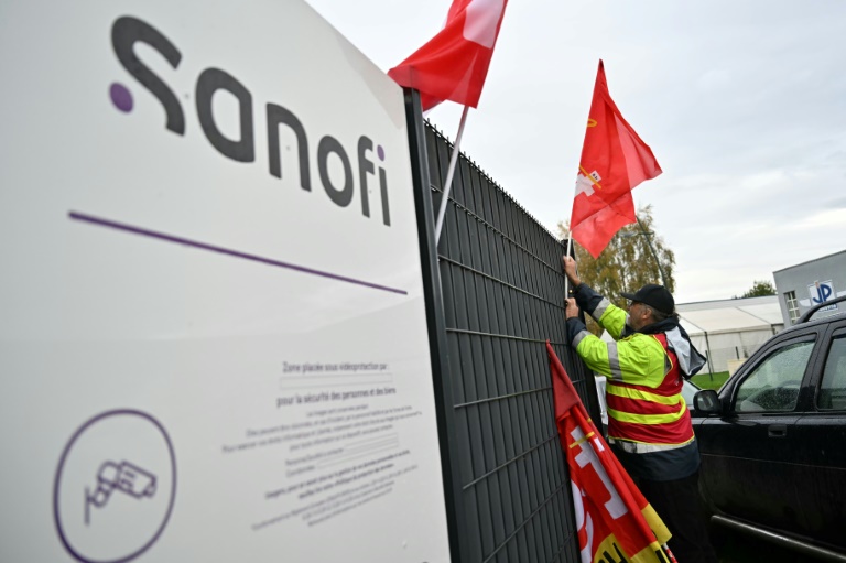 Sur le site Sanofi de Lisieux, Olivier Faure lance un appel à la 