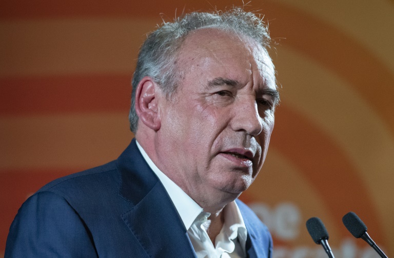 Budget: Bayrou dénonce l'absentéisme 
