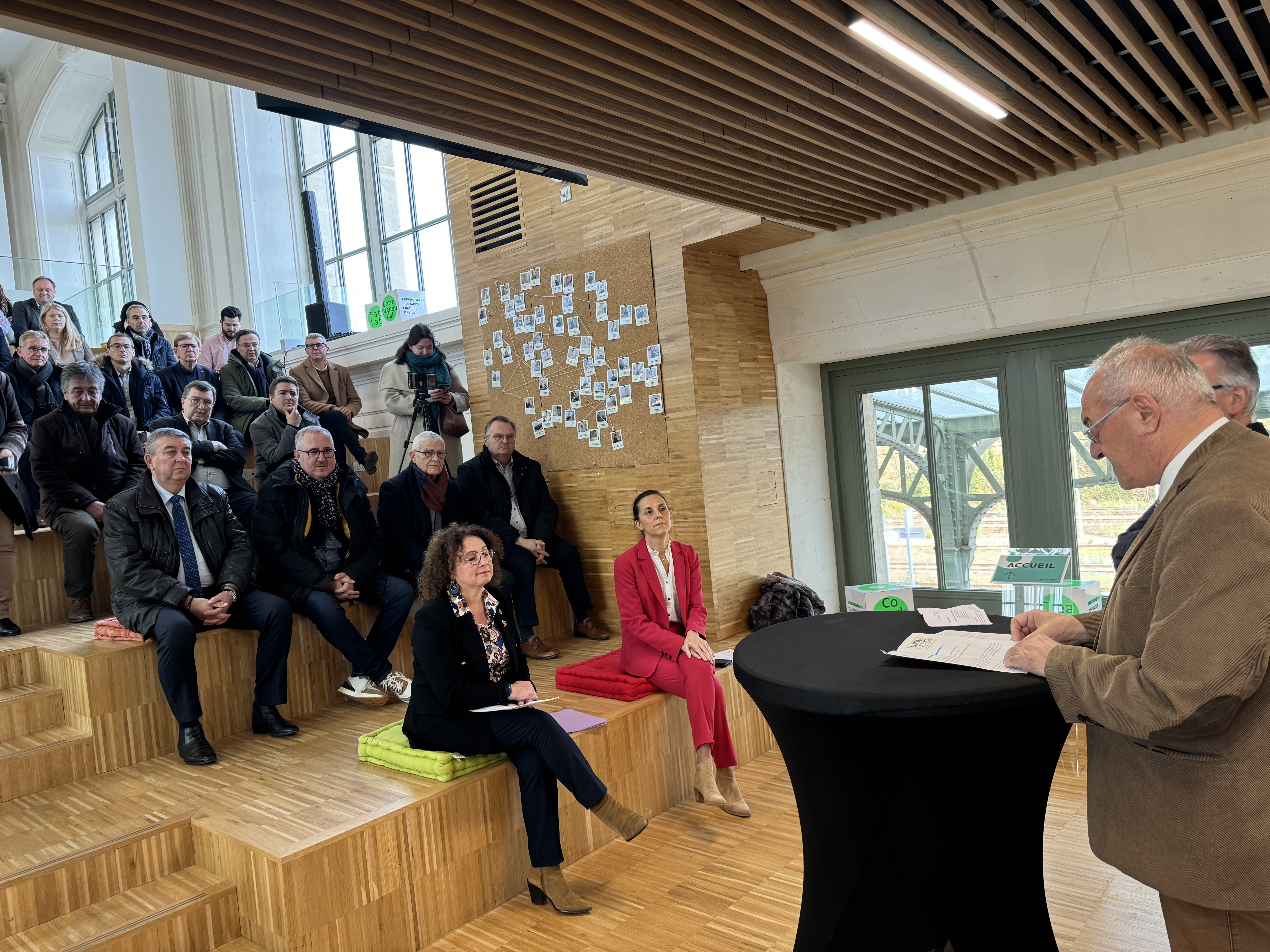 Saint-Omer : ça cartonne au premier salon de la filière du papier !