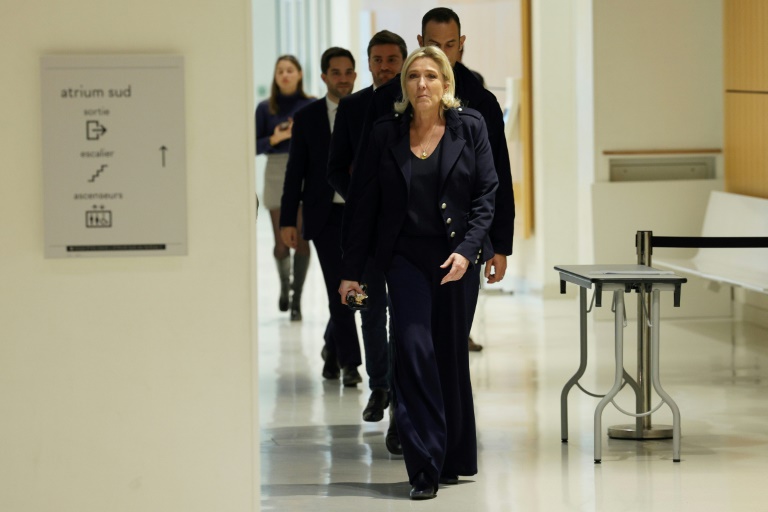 Sous la menace d'une inéligibilité, Marine Le Pen à l'heure des choix