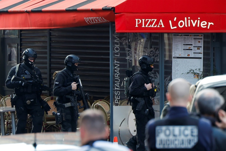 Dans une pizzeria près de Paris, trois heures de prise d'otage sans blessé