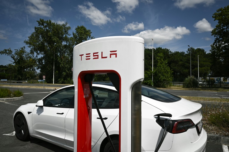 Accident mortel à Paris en 2021: Tesla appelé à modifier son système de freinage d'urgence