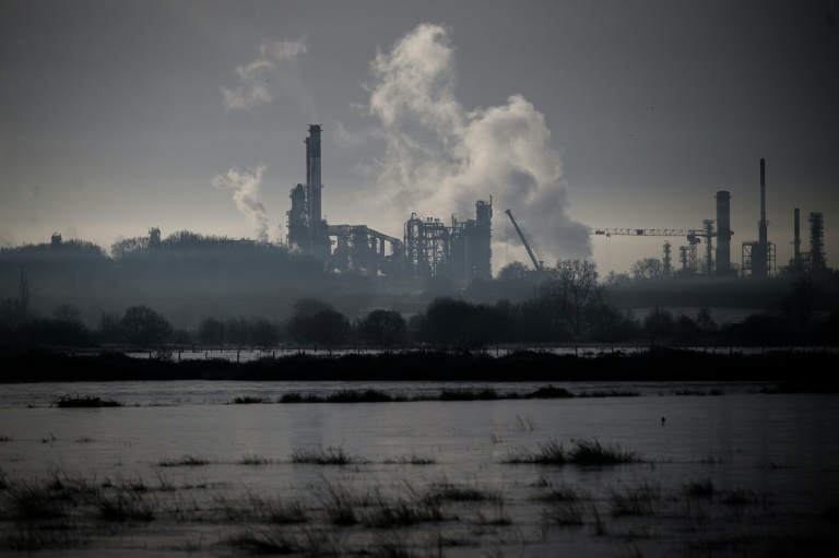 Pollution dans la Loire après une fuite de pétrole chez Total à Donges