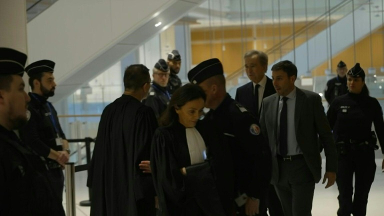 Trafic d'influence au profit de LVMH: Bernard Arnault attendu au procès de Bernard Squarcini