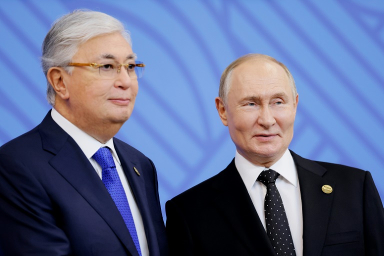 Poutine en visite au Kazakhstan, son 