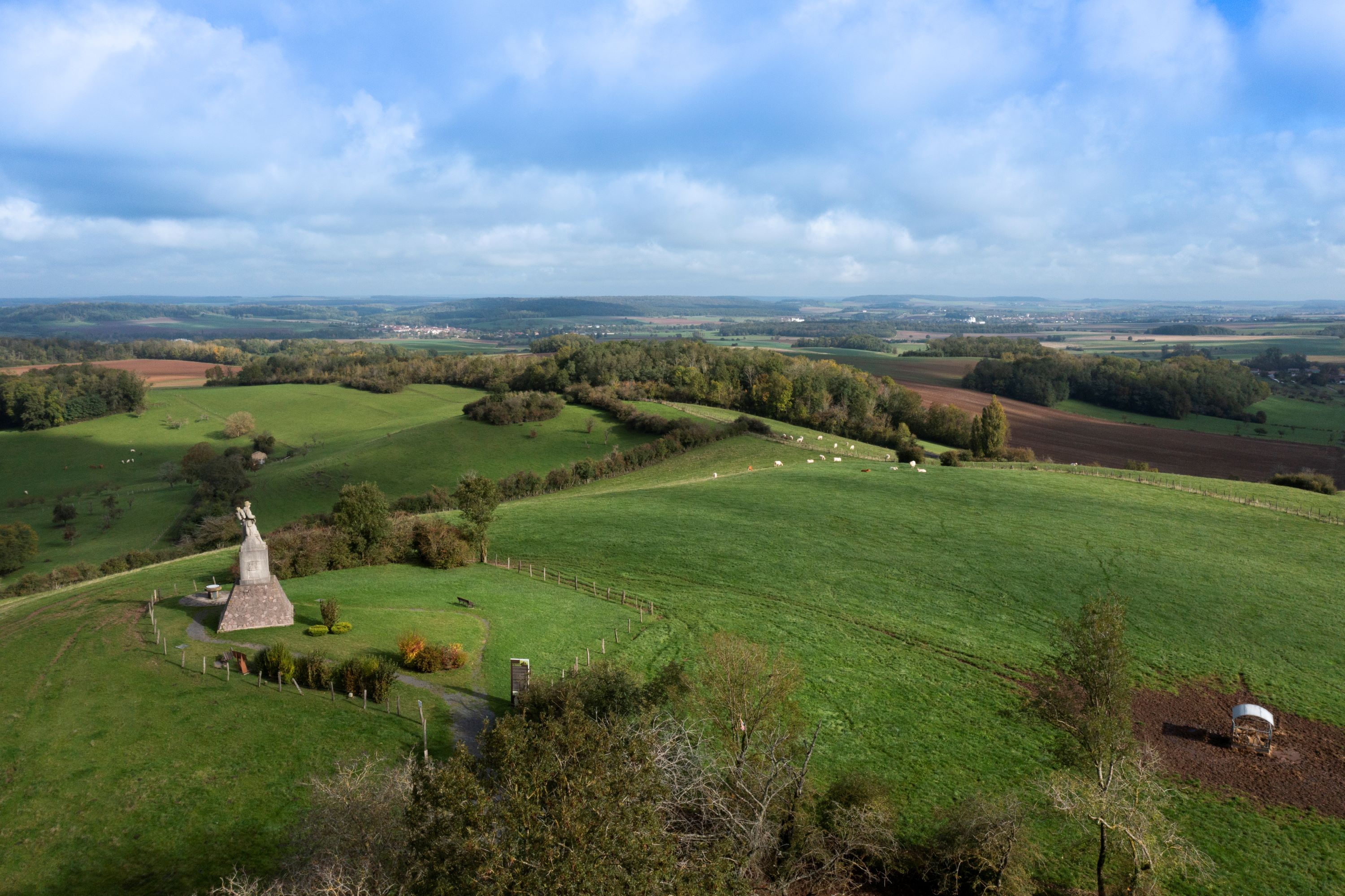 Le Léomont et Friscati,  la colline de la mémoire
