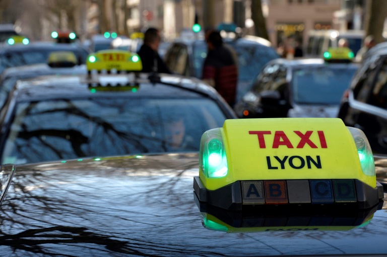 Manifestation de taxis: risques de trafic perturbé autour de Lyon lundi