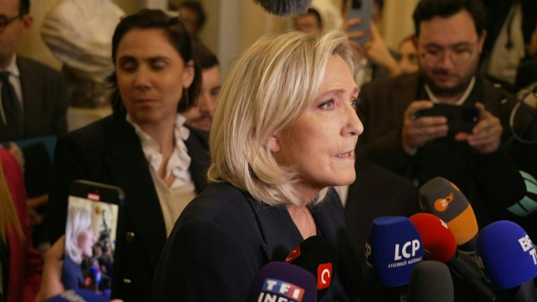 Budget: le NFP et l'alliance RN-Ciotti déposent chacun une motion de censure contre Barnier