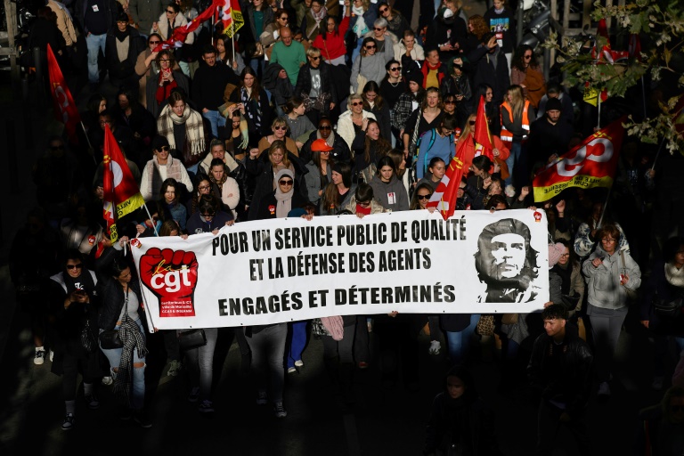 Grèves dans la fonction publique: des dizaines de milliers de manifestants, les profs en tête