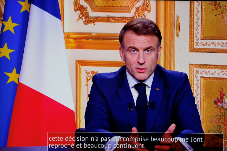 Valse de consultations à l'Elysée, le PS s'ouvre mais veut 