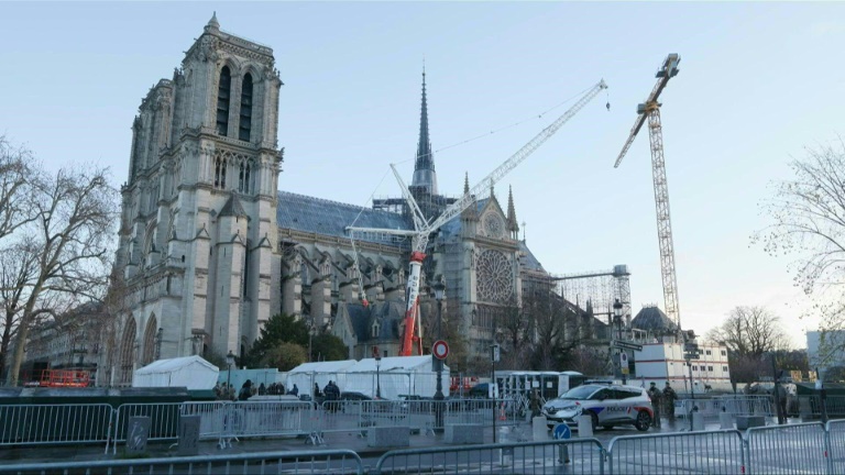 Entre religieux et politique, Notre-Dame attire le monde pour sa renaissance