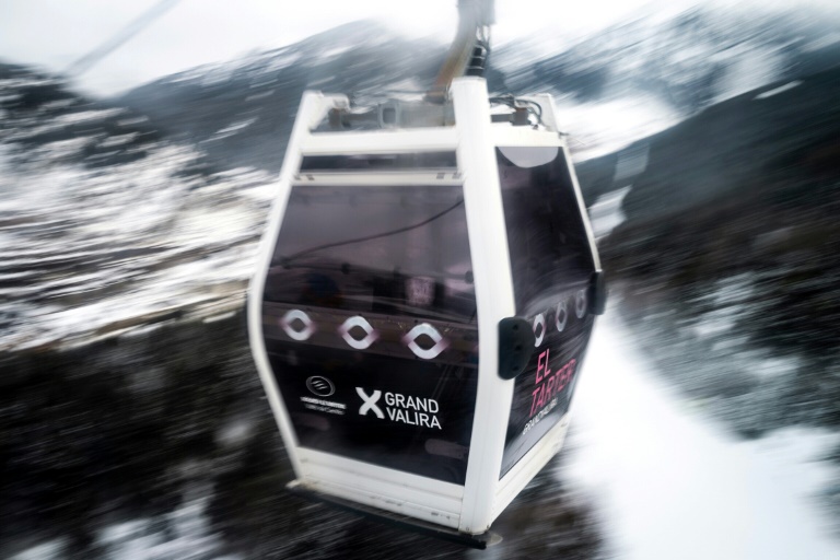 Neige dans les Pyrénées: des stations de ski ouvrent dès cette semaine