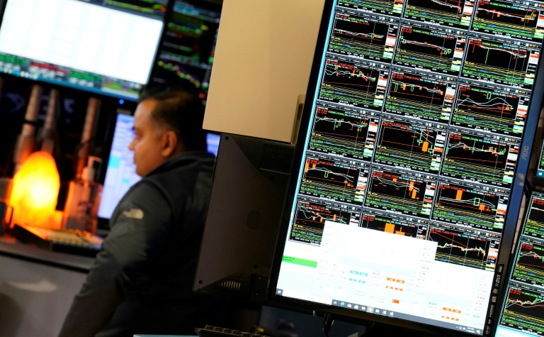 Wall Street termine en baisse, ralenti avant un indice d'inflation
