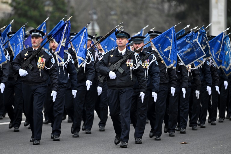 Les CRS fêtent leurs 80 ans, Retailleau salue 