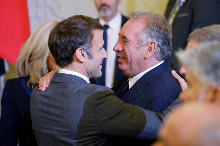 Macron-Bayrou, un mariage de raison devenu, dans la douleur, un couple exécutif