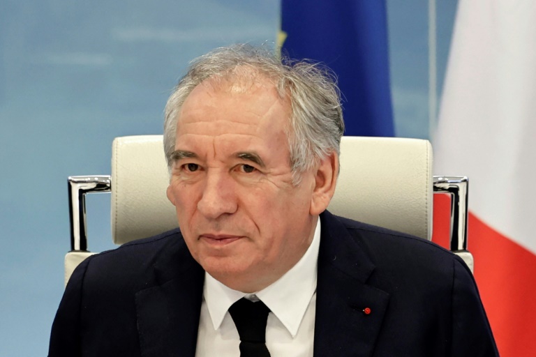 Bayrou va consulter les forces politiques, sur fond de cyclone meurtrier à Mayotte