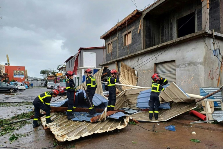 Cyclone: les autorités redoutent des centaines de morts à Mayotte, dévasté