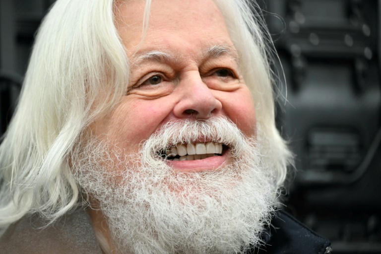 A Paris, Paul Watson promet de 