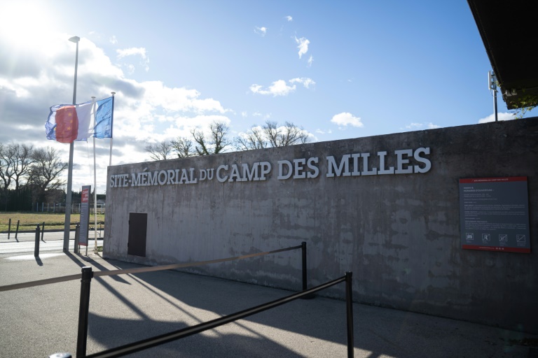 Des supporters de l'OM au camp d'internement des Milles pour 