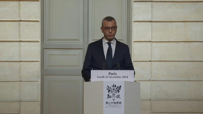 Le nouveau gouvernement en place, tandem de fermeté avec l'Intérieur promis par Darmanin