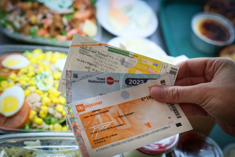 Tickets-restaurant pour les courses alimentaires: le dispositif prolongé pour deux ans, en attendant une réforme