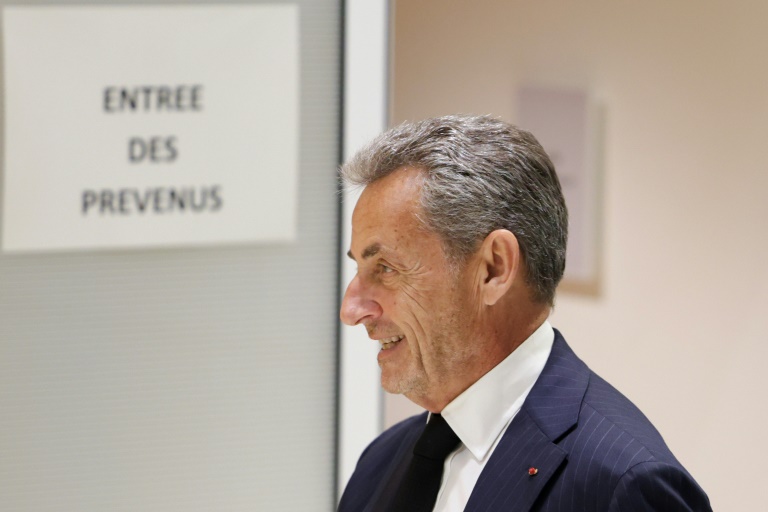 Bracelet électronique de Sarkozy: l'ex-chef de l'Etat a été convoqué au tribunal