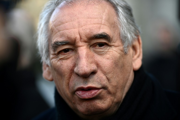 Confiance en hausse pour Bayrou, au plus bas pour Macron, selon un sondage