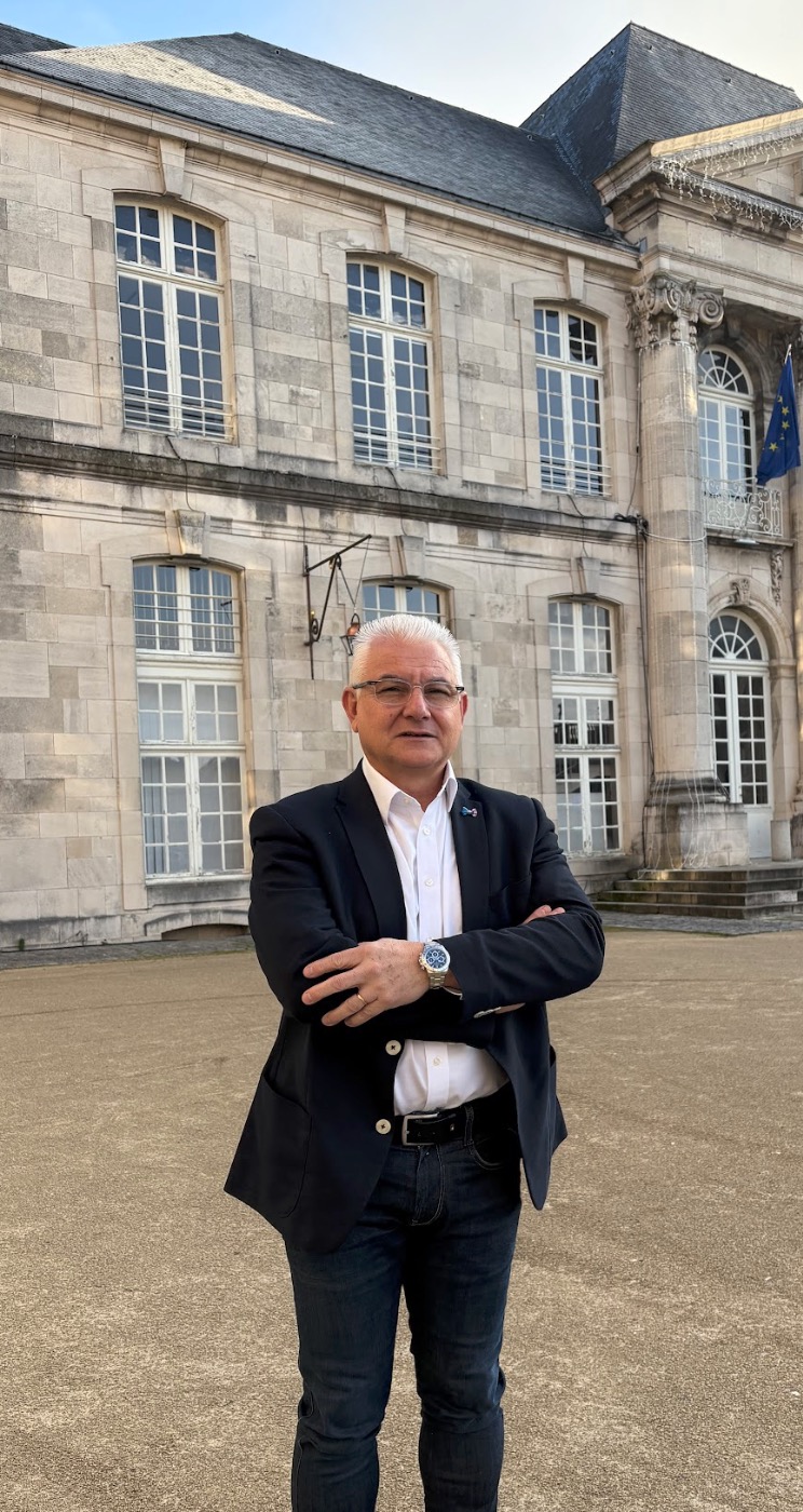 Commercy,  la petite ville qui résiste