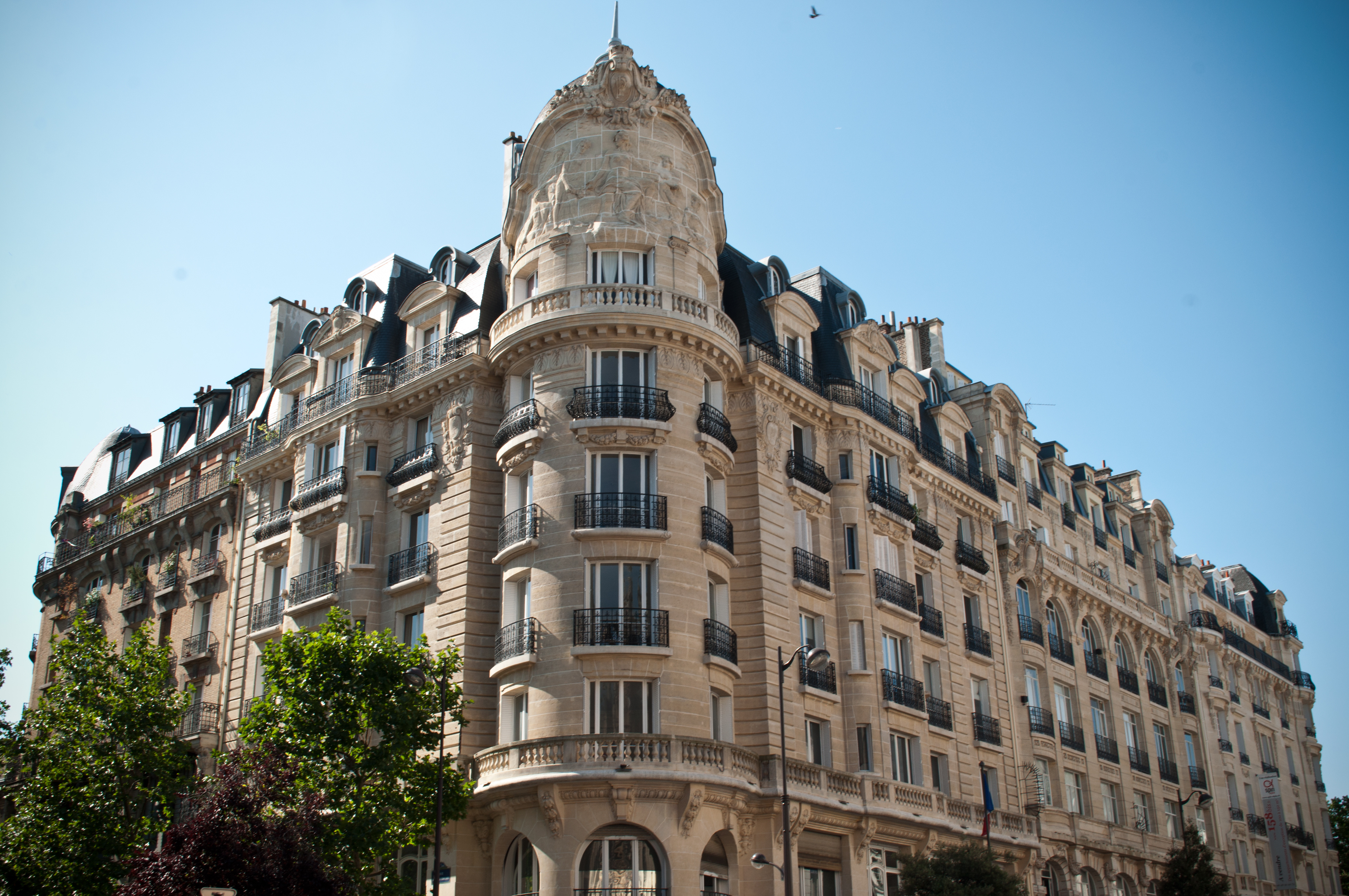 Immobilier ancien : les prix et le volume des transactions continuent de baisser