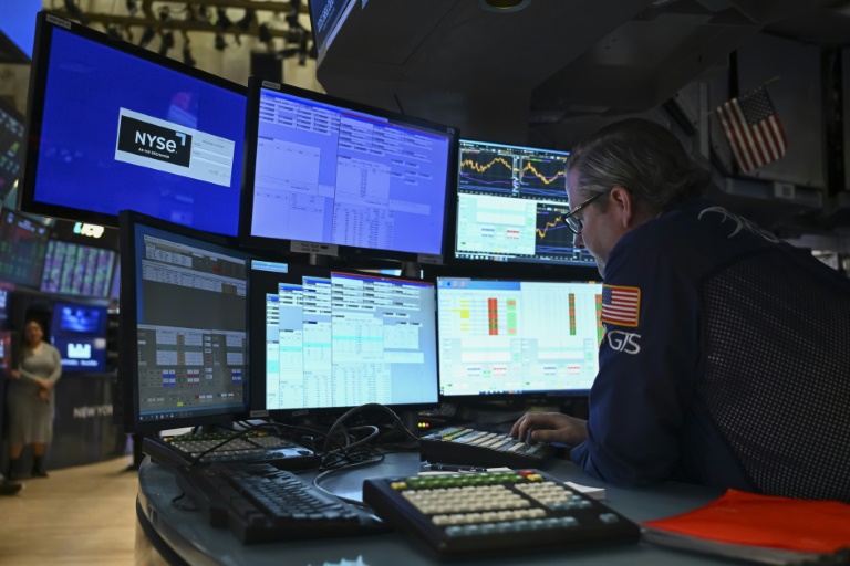 Wall Street termine en hausse, entre résultats et IA