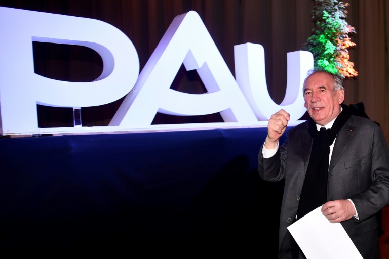 Premier ministre et maire de Pau, la drôle de vie de François Bayrou