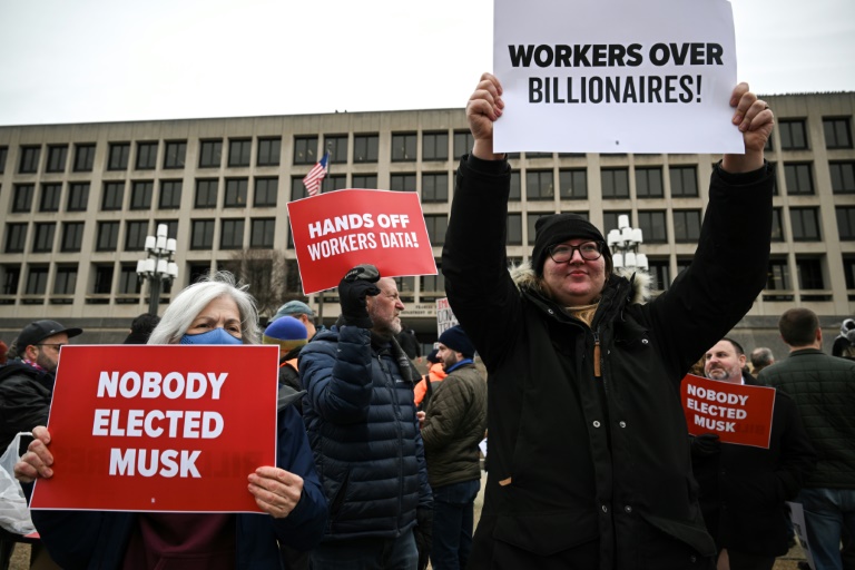 Bras de fer entre la Maison Blanche et la justice autour du sort des fonctionnaires