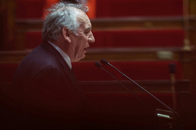 Bayrou dit n'avoir 