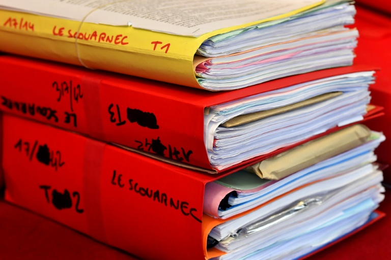 A son procès lundi à Vannes, le pédocriminel Joël Le Scouarnec va faire face à 299 victimes