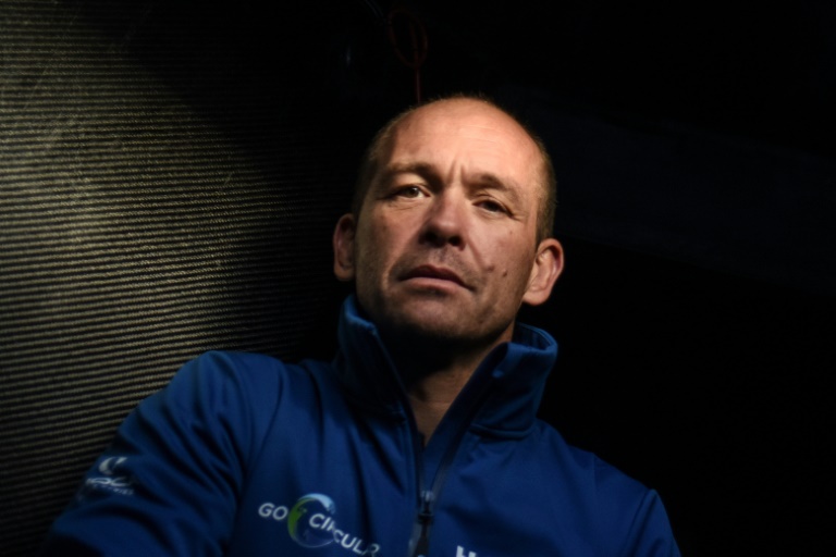 Accusé d'agressions sexuelles, le skipper Kevin Escoffier poursuit le Canard enchaîné