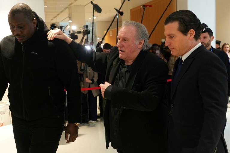 Au procès Depardieu, les attaques de la défense ne font pas trembler les plaignantes