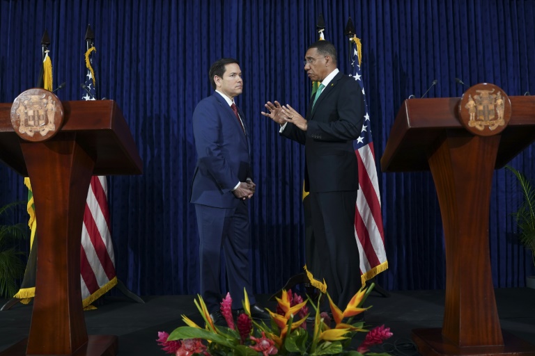 Rubio pris à partie en Jamaïque sur les médecins cubains