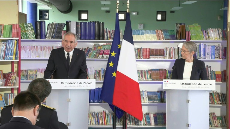 Bayrou et Borne relancent la réforme de la formation des enseignants