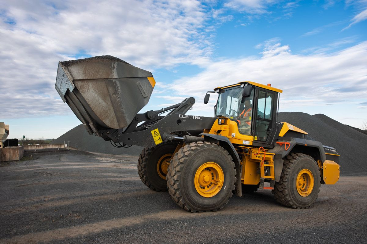 Retour sur la démonstration de la chargeuse Volvo L120 électrique par Colas