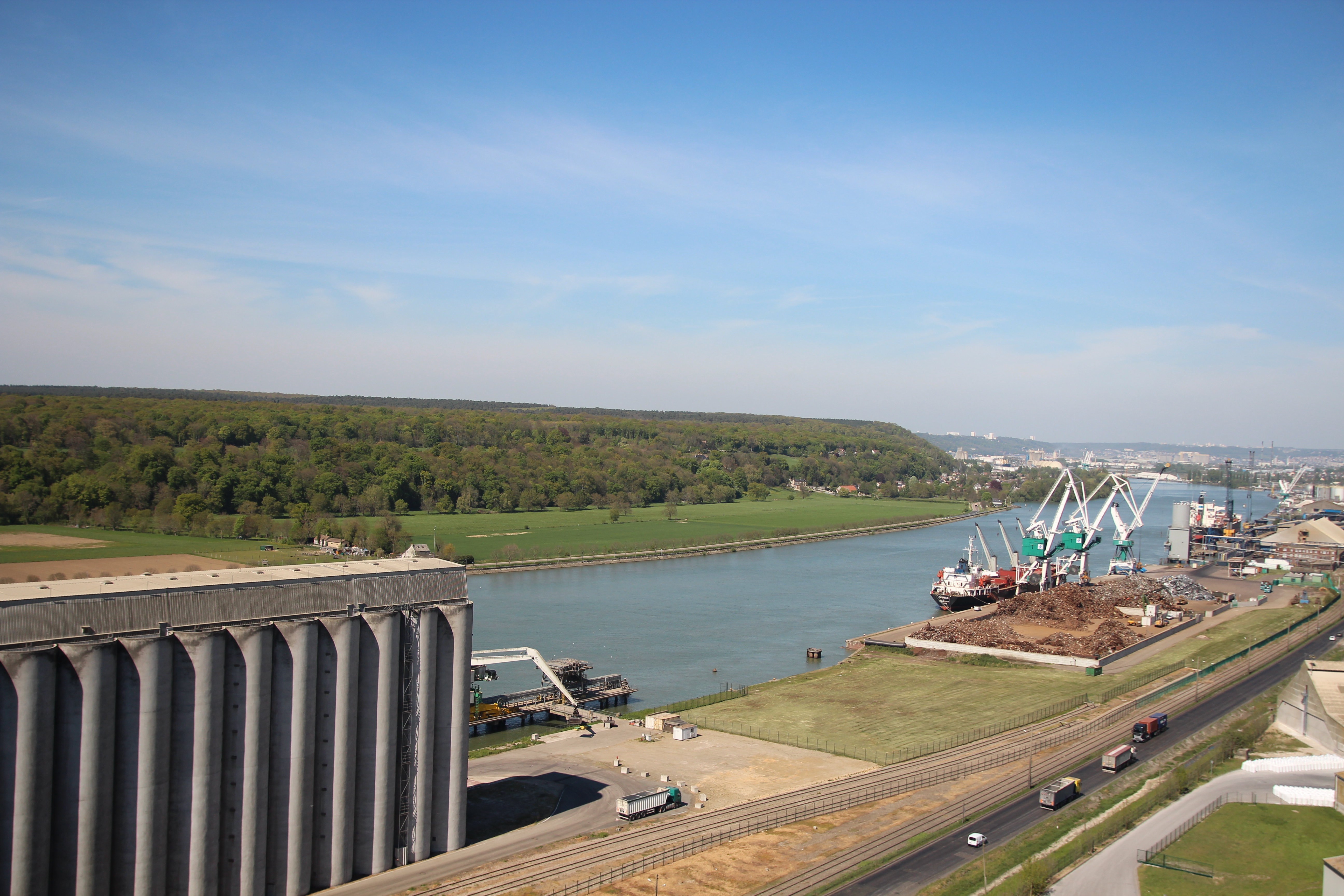 Rouen se prépare à la forte hausse du trafic fluvial de conteneurs